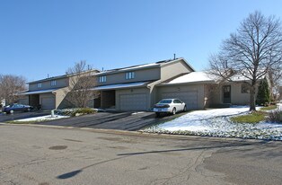 Hidden Valley Road in Northfield, MN - Building Photo