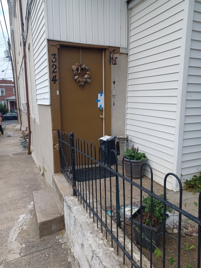 324 Franklin St, Unit 1 beds,West Reading