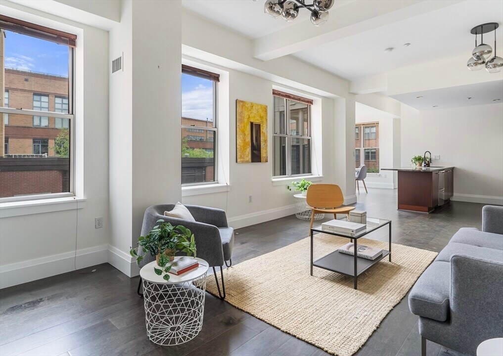 35 Fay St in Boston, MA - Building Photo