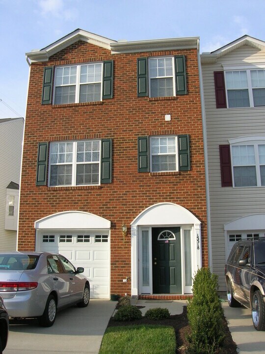 13518 Ridgemoor Dr in Midlothian, VA - Building Photo
