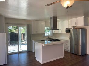1260 Mesa St in Concord, CA - Building Photo - Building Photo