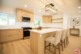 12211 Tiara St in Los Angeles, CA - Building Photo - Building Photo