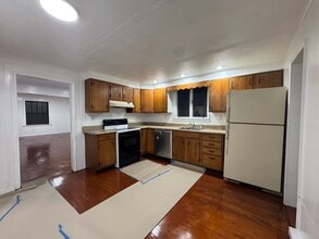 375 N Elm St in Torrington, CT - Foto de edificio - Building Photo