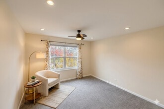 147 White Branch Ct N in Schaumburg, IL - Building Photo - Building Photo