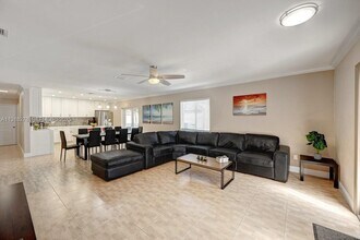 825 Harrison St in Hollywood, FL - Building Photo - Building Photo