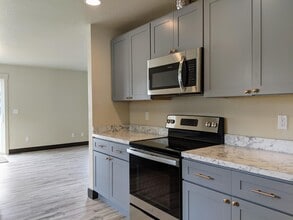 790 Lake Francis Dr in Kalispell, MT - Building Photo - Building Photo