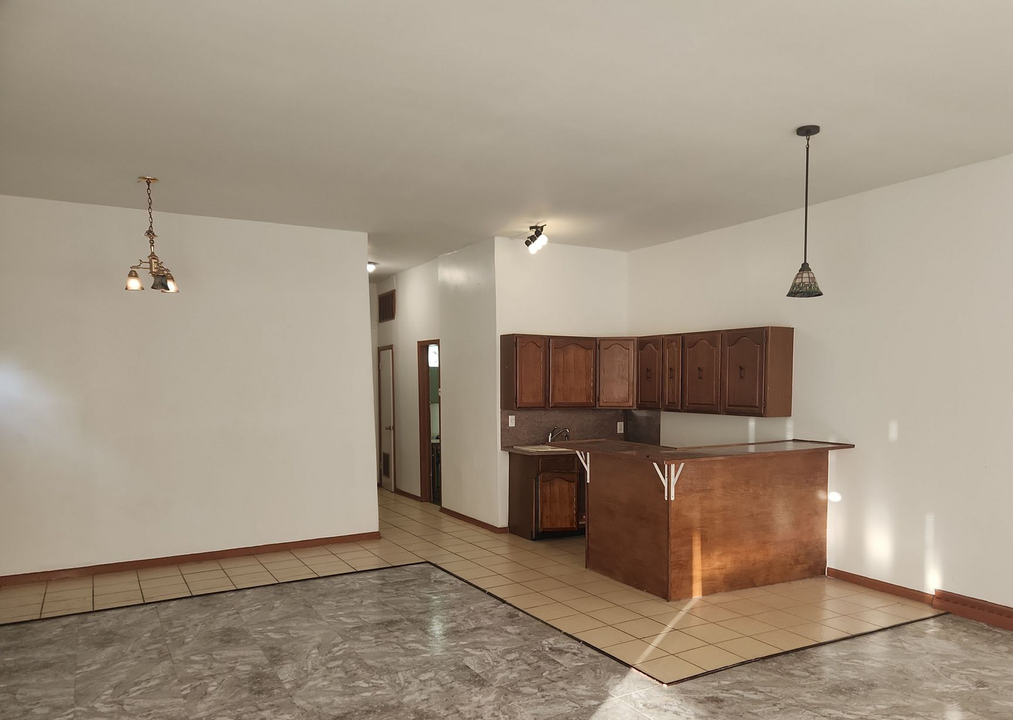 914 W Jackson St-Unit -914 in Muncie, IN - Building Photo