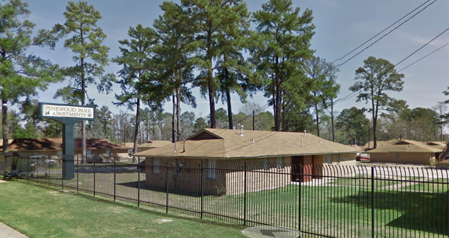 Pinewood Park in Lufkin, TX - Foto de edificio - Building Photo