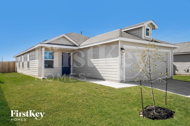 9211 Griffith Run in Converse, TX - Foto de edificio - Building Photo