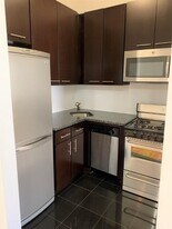 460 W 50th St in New York, NY - Building Photo