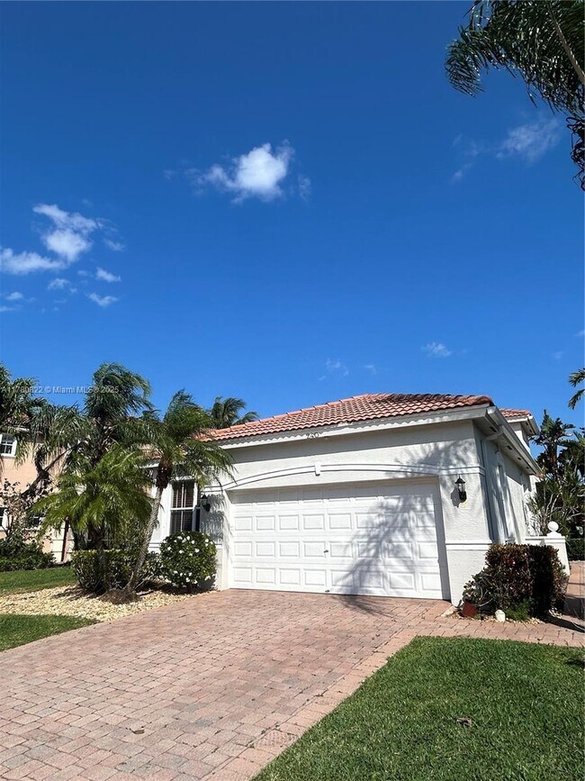 240 Isle Verde Way in Palm Beach Gardens, FL - Building Photo - Building Photo