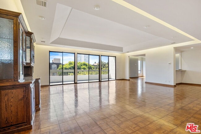 property at 1220 S Roxbury Dr