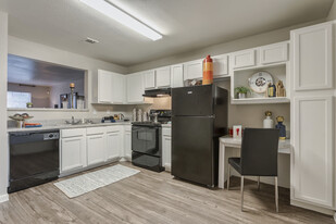 Greens of Hickory Trail in Dallas, TX - Building Photo
