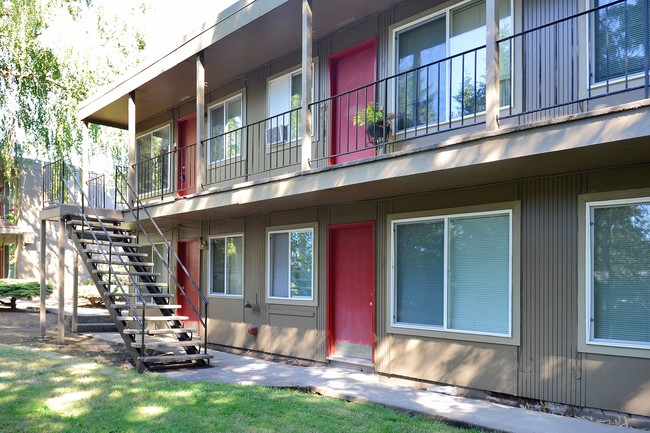 West Slope Apartments in Portland, OR - Building Photo - Building Photo