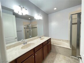7818 Bristol Cir in Naples, FL - Building Photo - Building Photo