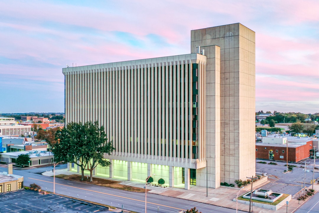 1111 W Capitol Ave in Little Rock, AR - Building Photo