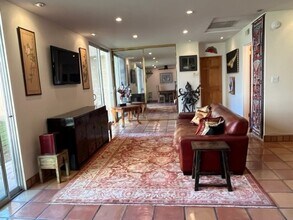 100 S Doheny Dr, Unit 214 in Los Angeles, CA - Building Photo - Building Photo