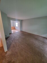 2015-2017 S 95th St in West Allis, WI - Building Photo - Building Photo