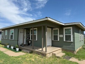 319 E 29th St in Odessa, TX - Building Photo