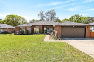 1249 Northview Dr in Crestview, FL - Building Photo