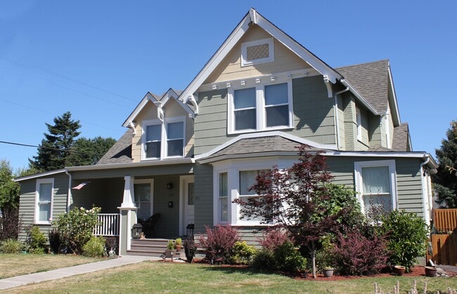 property at 210 Northeast 5th Avenue