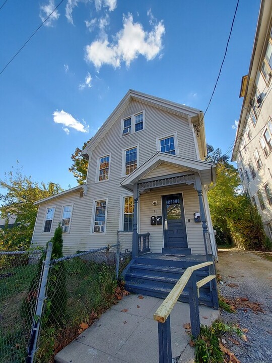 29 Tudor St in Waterbury, CT - Building Photo