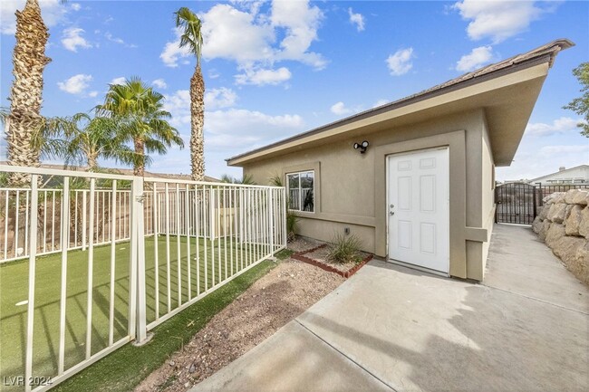 property at 200 W Desert Rose Dr