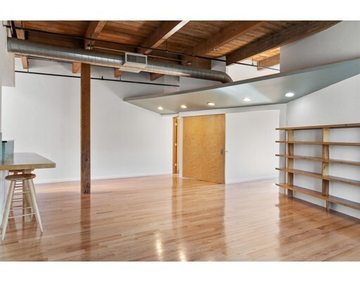 39 Sleeper St in Boston, MA - Building Photo - Building Photo