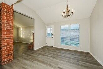 807 Ponselle Dr in Arlington, TX - Building Photo - Building Photo