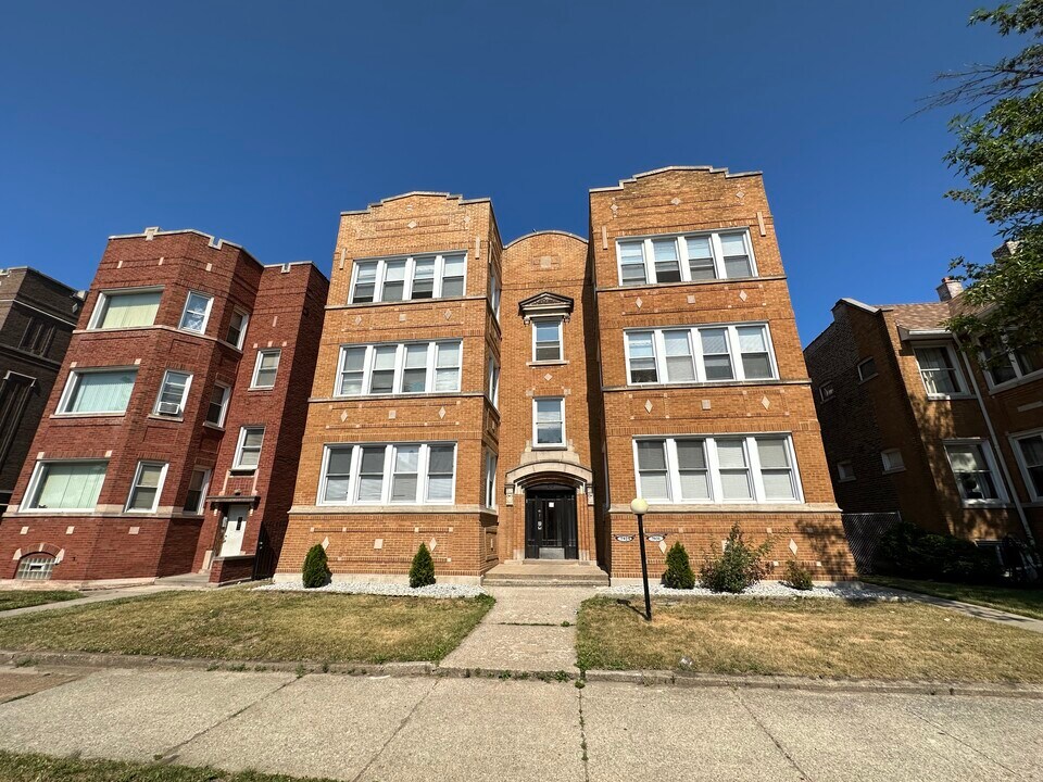 7929 S St Lawrence Ave in Chicago, IL - Building Photo