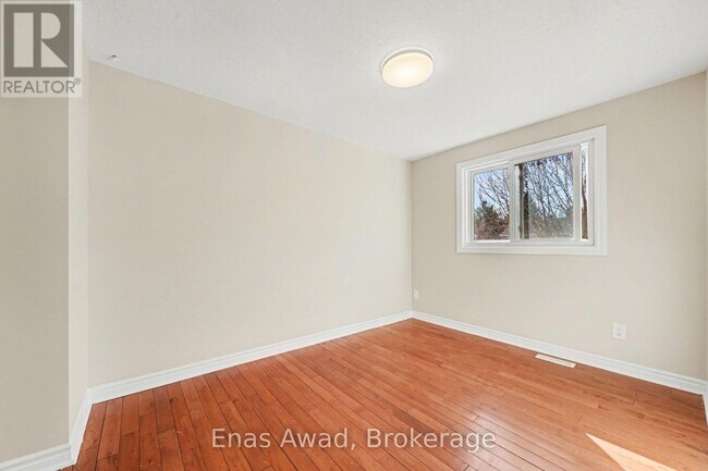 2001 Kelden Crescent in Ottawa, ON - Building Photo - Building Photo