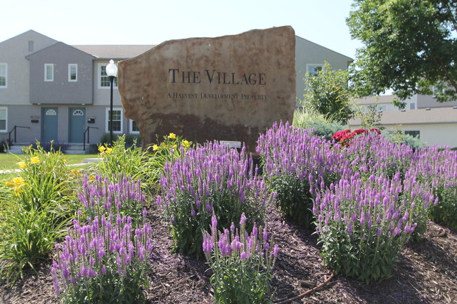 The Village in Omaha, NE - Foto de edificio - Building Photo