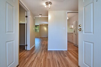 14141 Dickens St in Los Angeles, CA - Building Photo - Building Photo