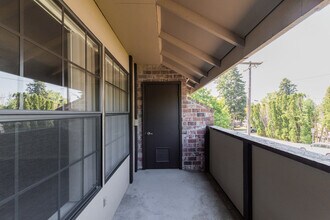 Devonshire Manor in Aloha, OR - Building Photo - Building Photo