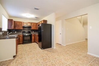 2219 Hadden Hollow Dr in Houston, TX - Building Photo - Building Photo