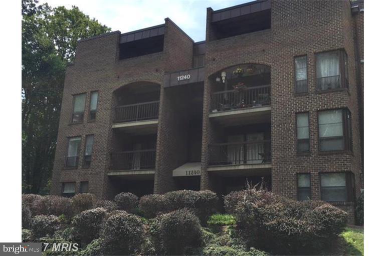11240 Chestnut Grove Square in Reston, VA - Building Photo