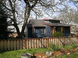 5631 NE Mason St, Unit Mason A in Portland, OR - Building Photo