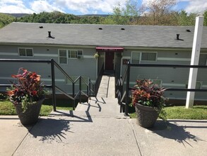 Crescent View Apartments in Bluefield, VA - Building Photo - Building Photo