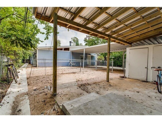 404 Franklin Blvd in Austin, TX - Building Photo - Building Photo