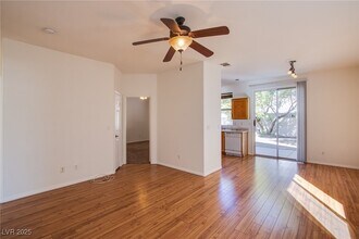 8836 Iron Hitch Ave in Las Vegas, NV - Building Photo - Building Photo