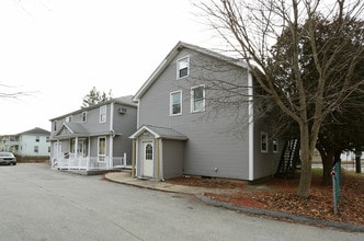 1 Brown Ave in Jewett City, CT - Building Photo - Building Photo