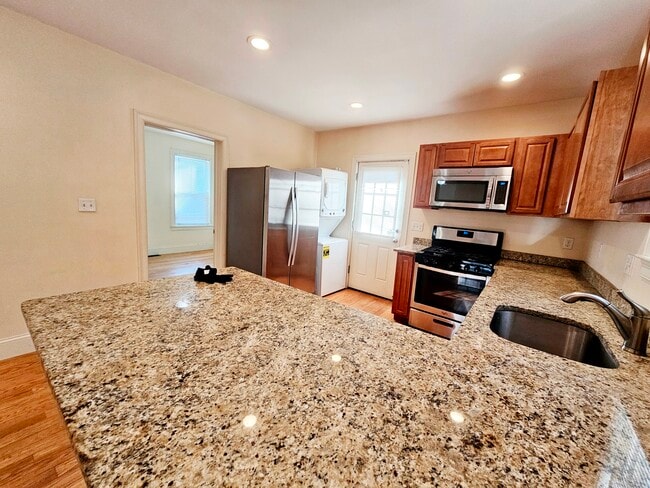 35 Pratt St, Unit 11