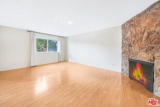 837 7th St-Unit -201 in Santa Monica, CA - Building Photo - Building Photo
