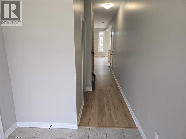 4 Lindsay Wy in Grimsby, ON - Building Photo - Building Photo