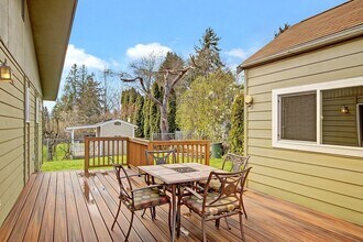 3826 NE 120th St in Seattle, WA - Building Photo - Building Photo