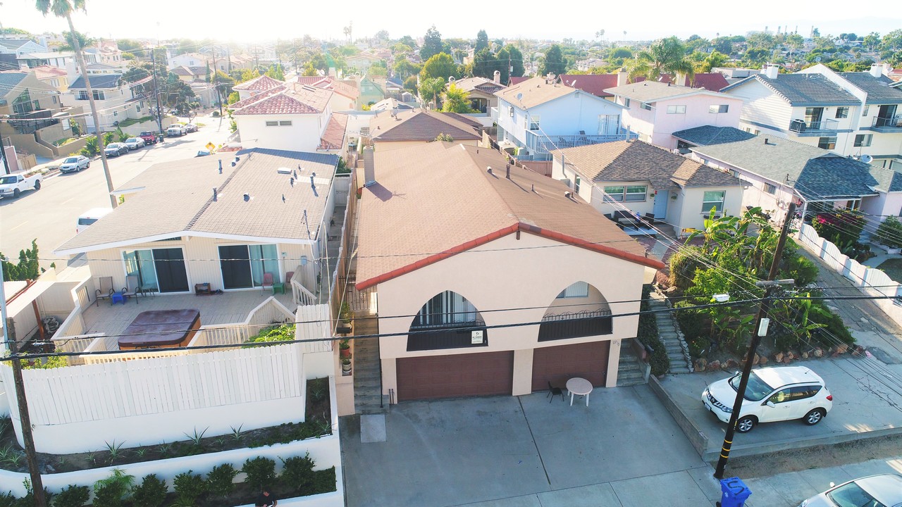 127 S Prospect Ave in Redondo Beach, CA - Building Photo