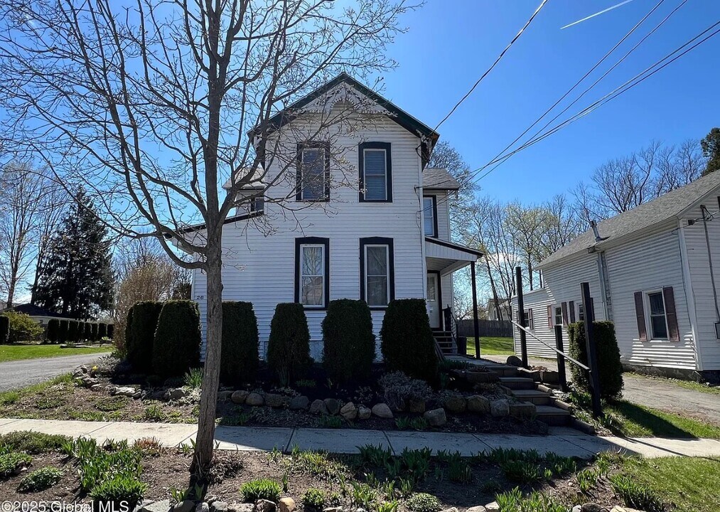 26 Spring St, Unit 2 in South Glens Falls, NY - Building Photo