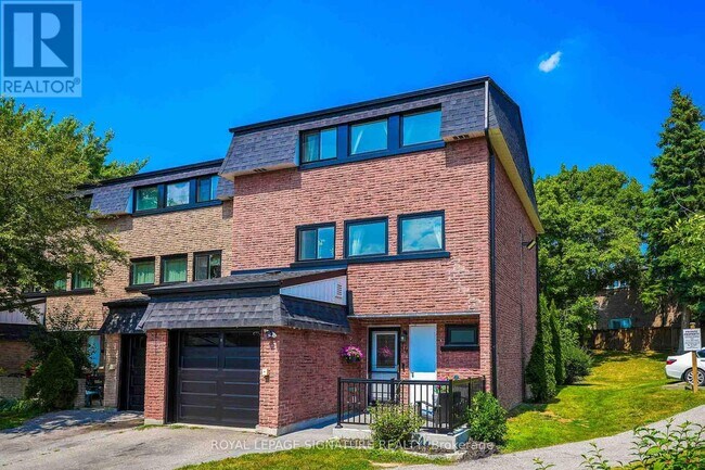 14 Poplar Crescent in Aurora, ON - Building Photo - Building Photo