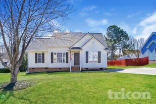 112 Glengariff Ln in Clayton, NC - Building Photo