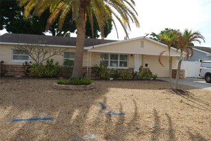 2871 67th St N in St. Petersburg, FL - Building Photo